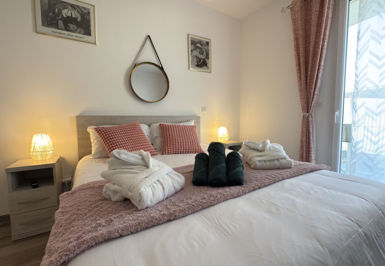 Appartement à Sérignan -  Appartement d’exception avec terrasse panoramique, jacuzzi & piscine – The Best Partner Immoplage by Valras'Loc
