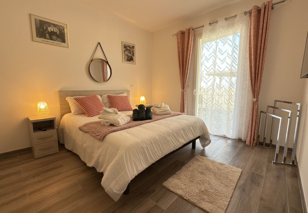 Appartement à Sérignan -  Appartement d’exception avec terrasse panoramique, jacuzzi & piscine – The Best Partner Immoplage by Valras'Loc