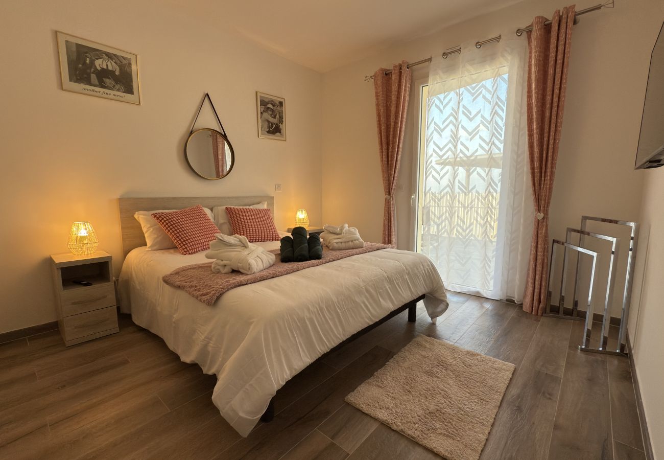 Appartement à Sérignan -  Appartement d’exception avec terrasse panoramique, jacuzzi & piscine – The Best Partner Immoplage by Valras'Loc