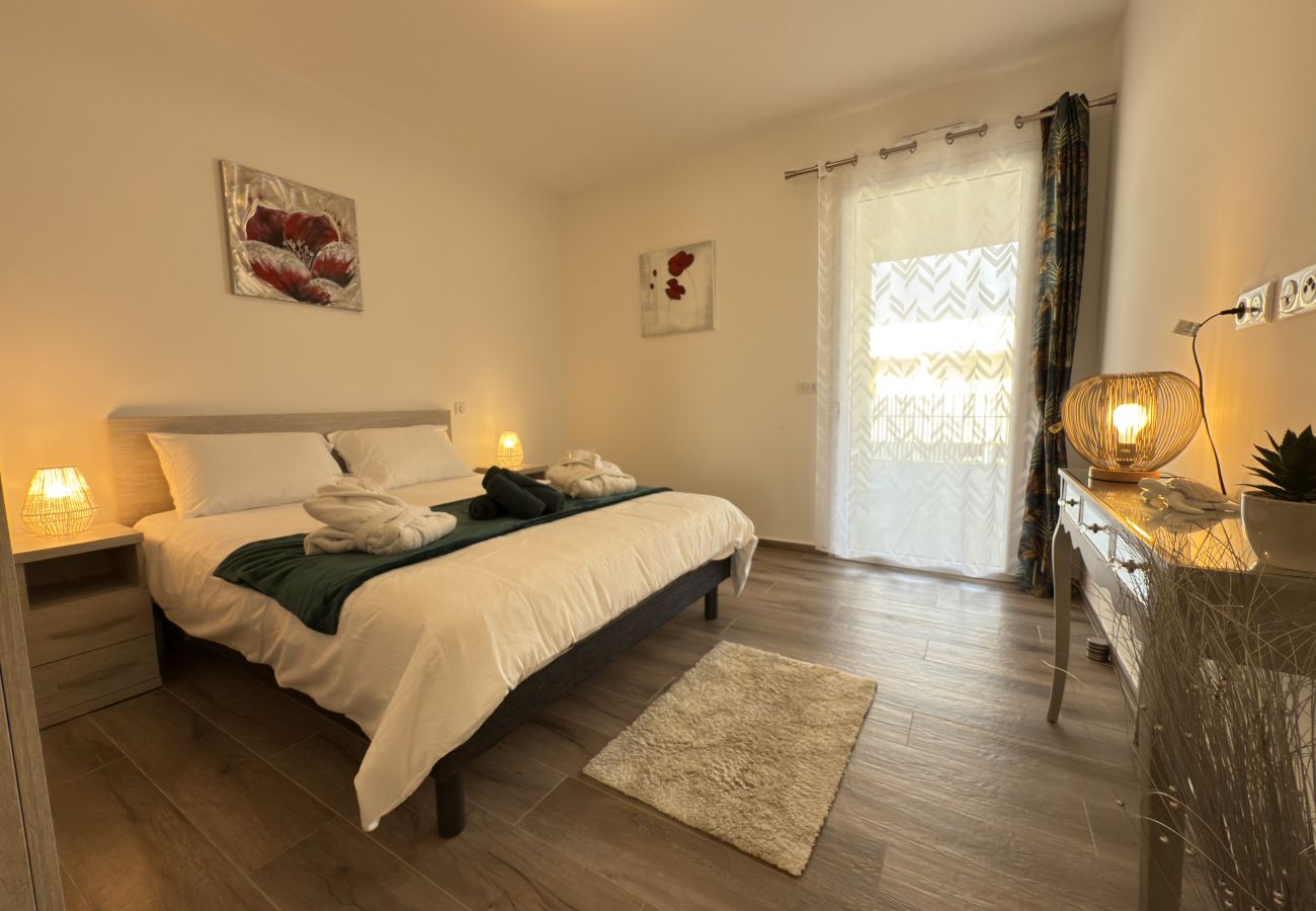 Appartement à Sérignan -  Appartement d’exception avec terrasse panoramique, jacuzzi & piscine – The Best Partner Immoplage by Valras'Loc