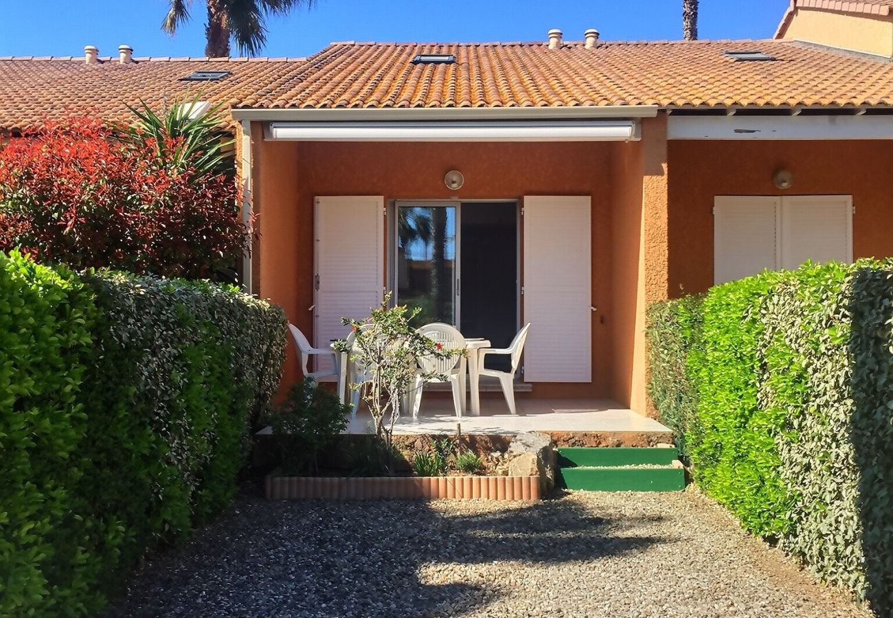 Maison mitoyenne à Valras-Plage - CLOS DE CANTO RANO - Pavillon pour 4 personnes dans une résidence sécurisée avec piscine (ref : 425084)