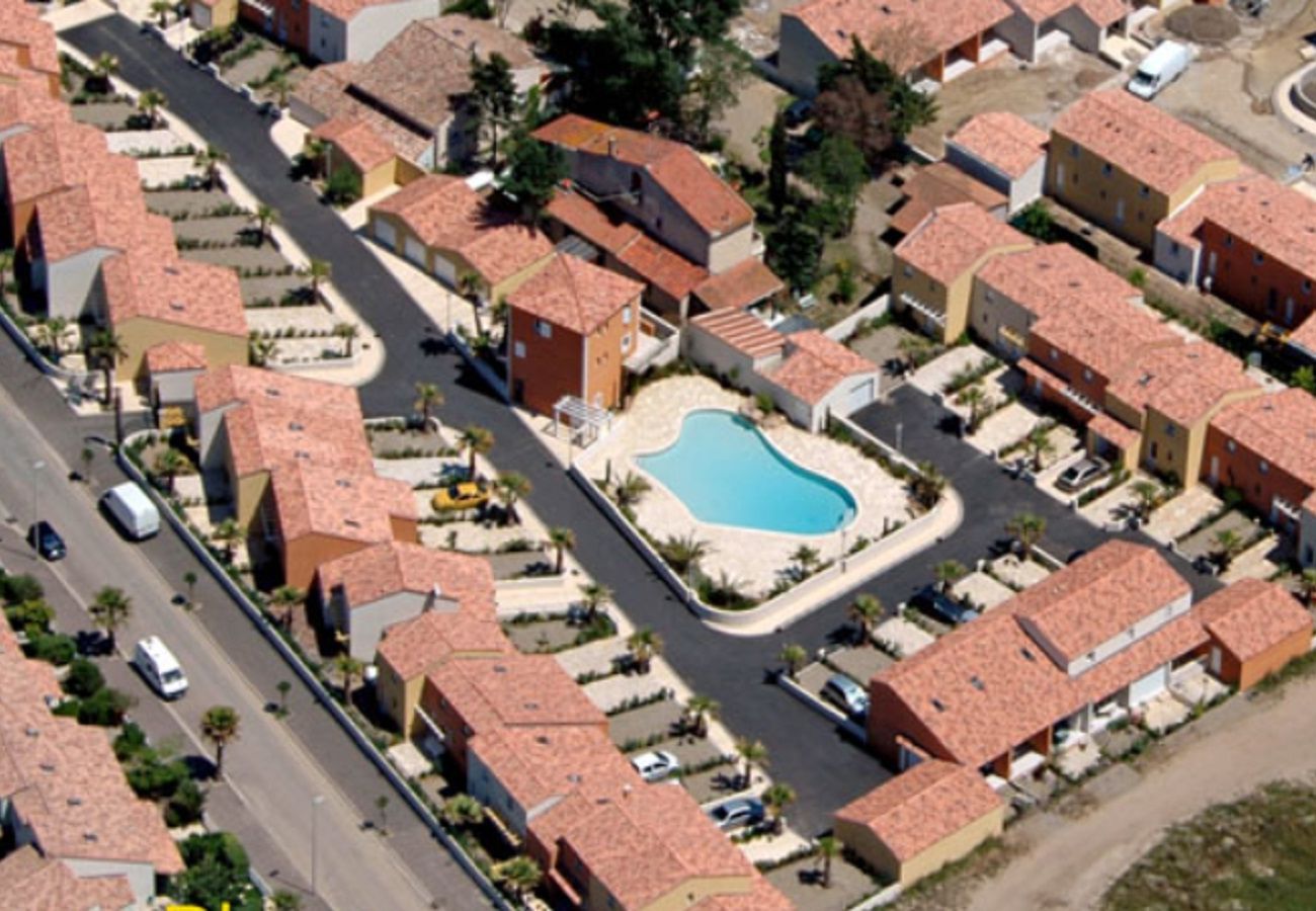 Maison mitoyenne à Valras-Plage - CLOS DE CANTO RANO - Pavillon pour 4 personnes dans une résidence sécurisée avec piscine (ref : 425084)