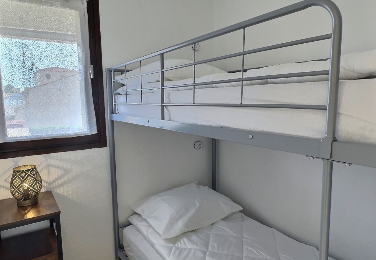 Appartement à Valras-Plage - LAGUNA BEACH - Confortable studio-cabine avec piscine pour 4 personnes (ref 428884)