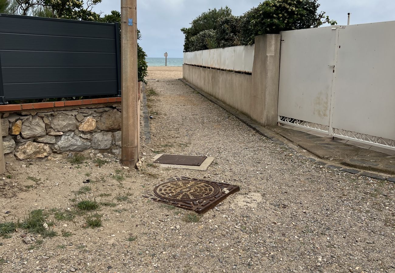 Appartement à Valras-Plage - LAGUNA BEACH - Confortable studio-cabine avec piscine pour 4 personnes (ref 428884)