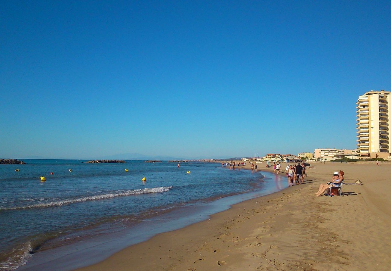 Maison mitoyenne à Valras-Plage -   290m de la plage : Pavillon avec terrasse (ref 433784) 