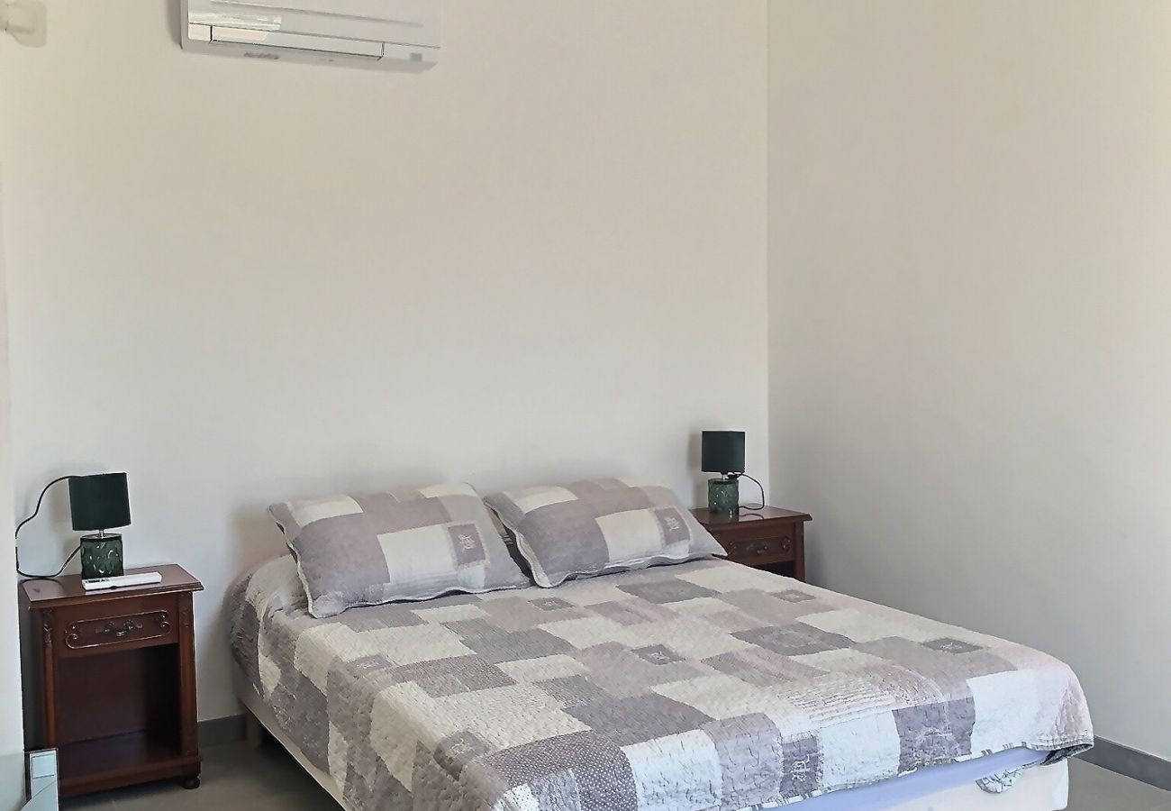 Villa à Sérignan - Villa climatisée pour 8 personnes avec piscine privée