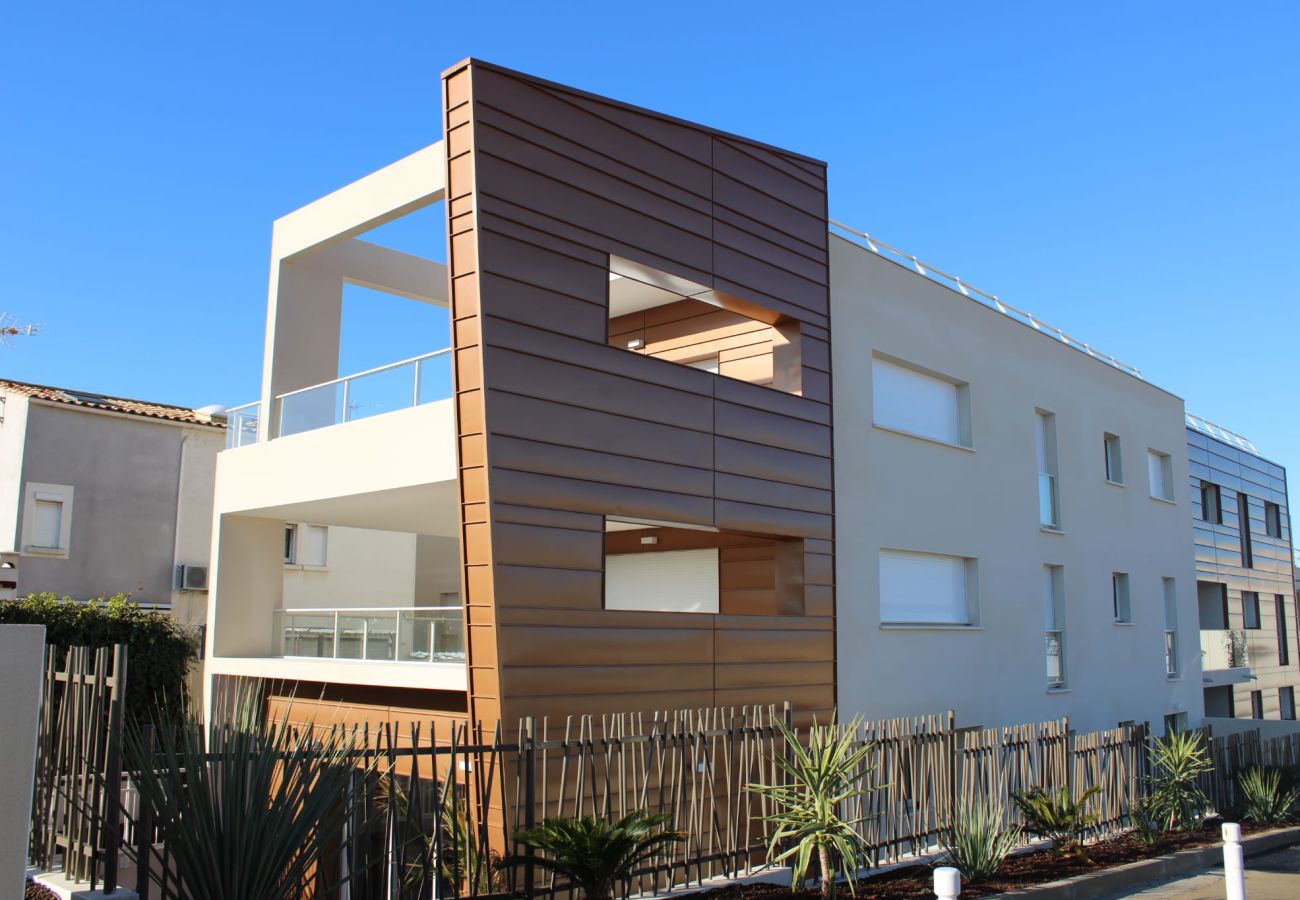 Appartement à Agde - CORAL - Lumineux appartement Cap d'agde vue mer , idéalement situé. 